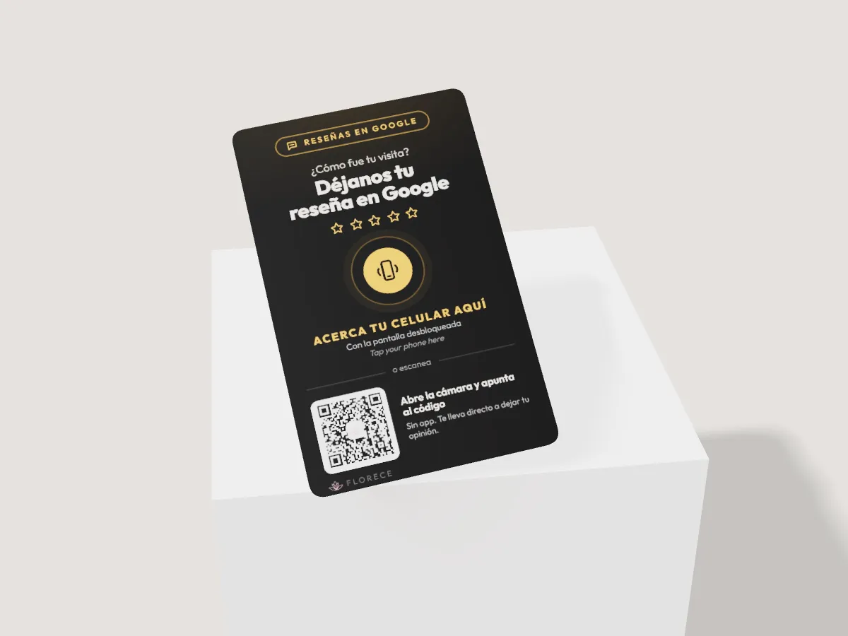 Tarjeta de reseñas en Google de Florece Digital sobre un cubo blanco